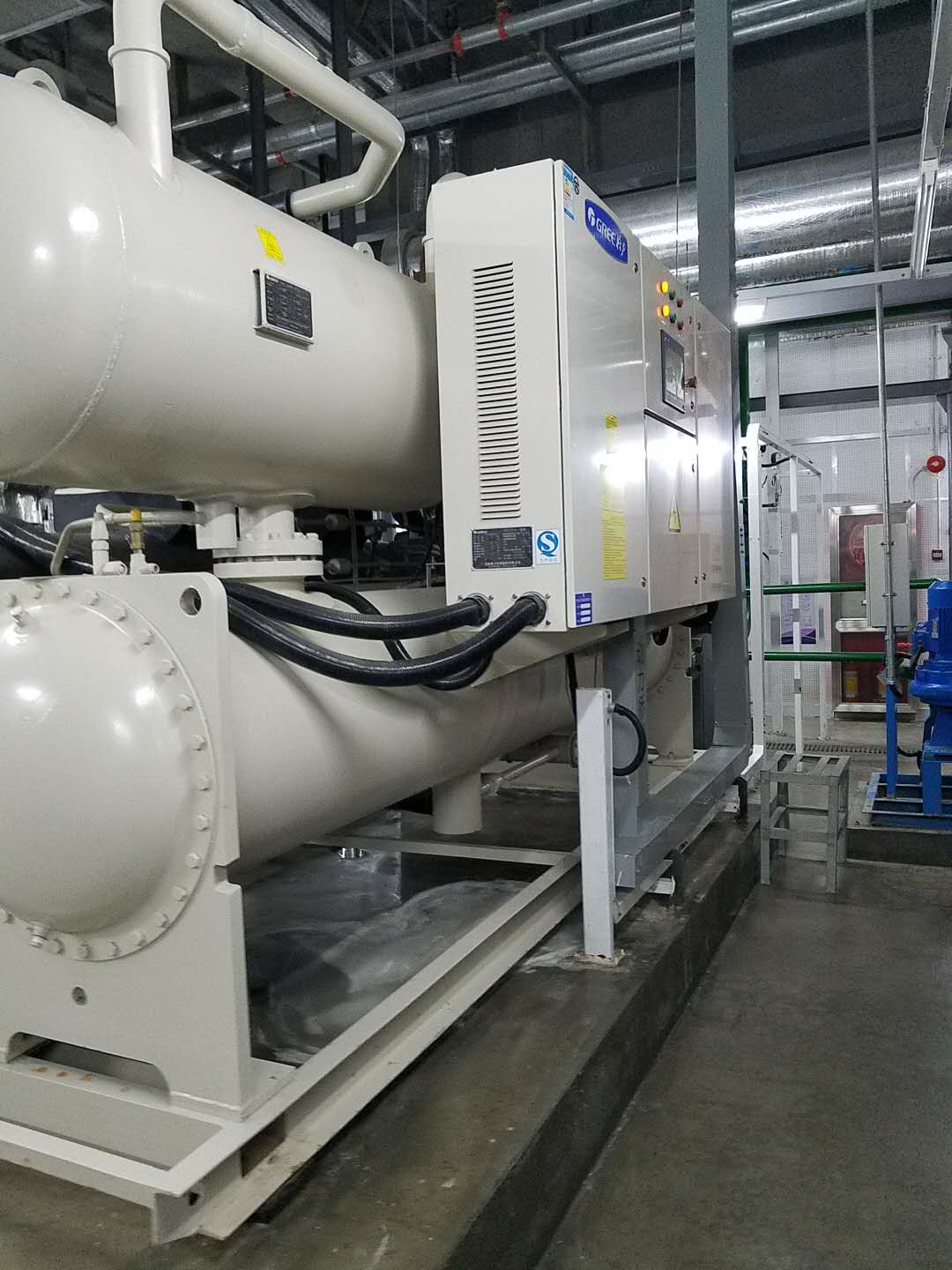 湖南省质量技术监督局对我公司压力管道和压力容器等特种设备安装改造维修许可证复审完毕并颁发新的许可证
