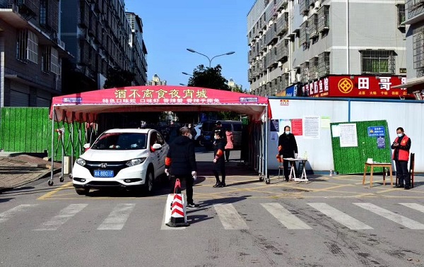 ​来之不易的500只口罩，终于送到了长沙县松雅社区防疫执勤点