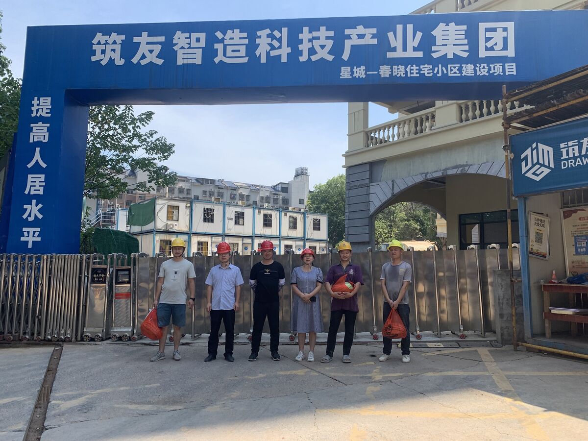 深入工地一线“关爱农民工，夏季送清凉”